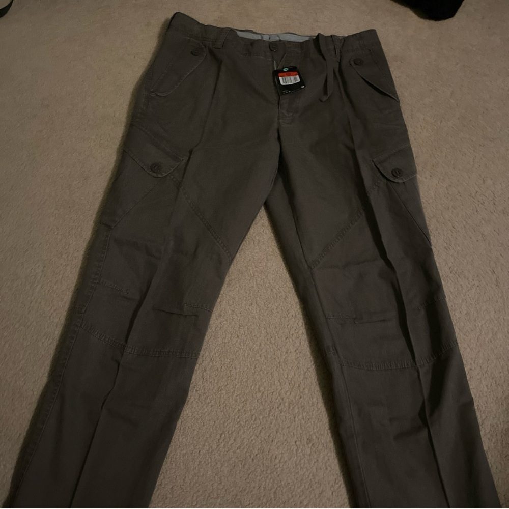 NWT! Men’s Nike Cargo Pants - Size Large